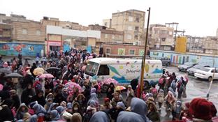 کتابخانه سیار در مدرسه